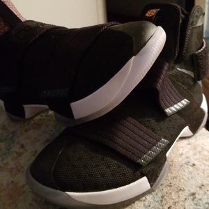 Lebron Soldier 10